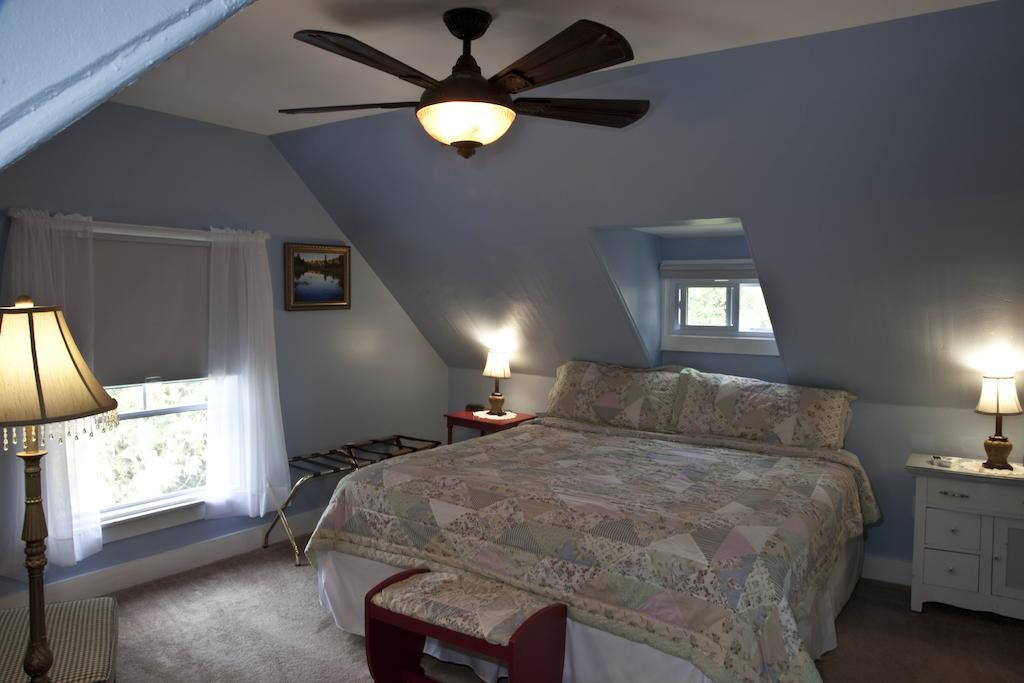 Bartlett Inn Room photo