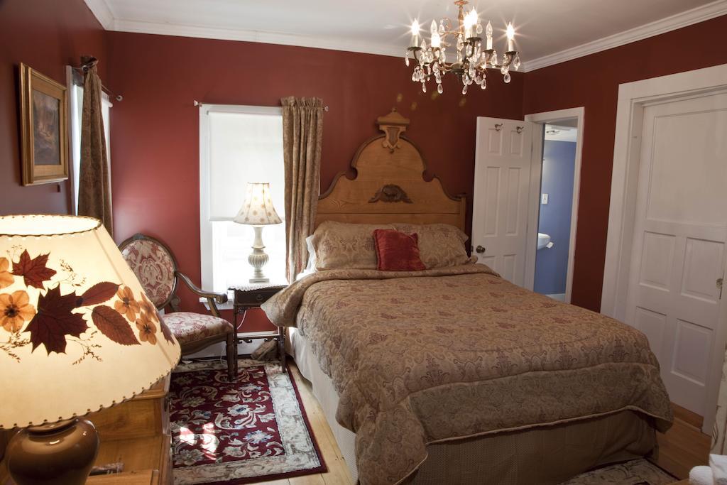 Bartlett Inn Room photo